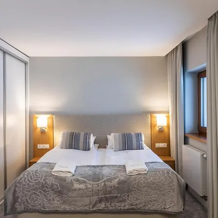 Апарт-готель Royal Hill 3*